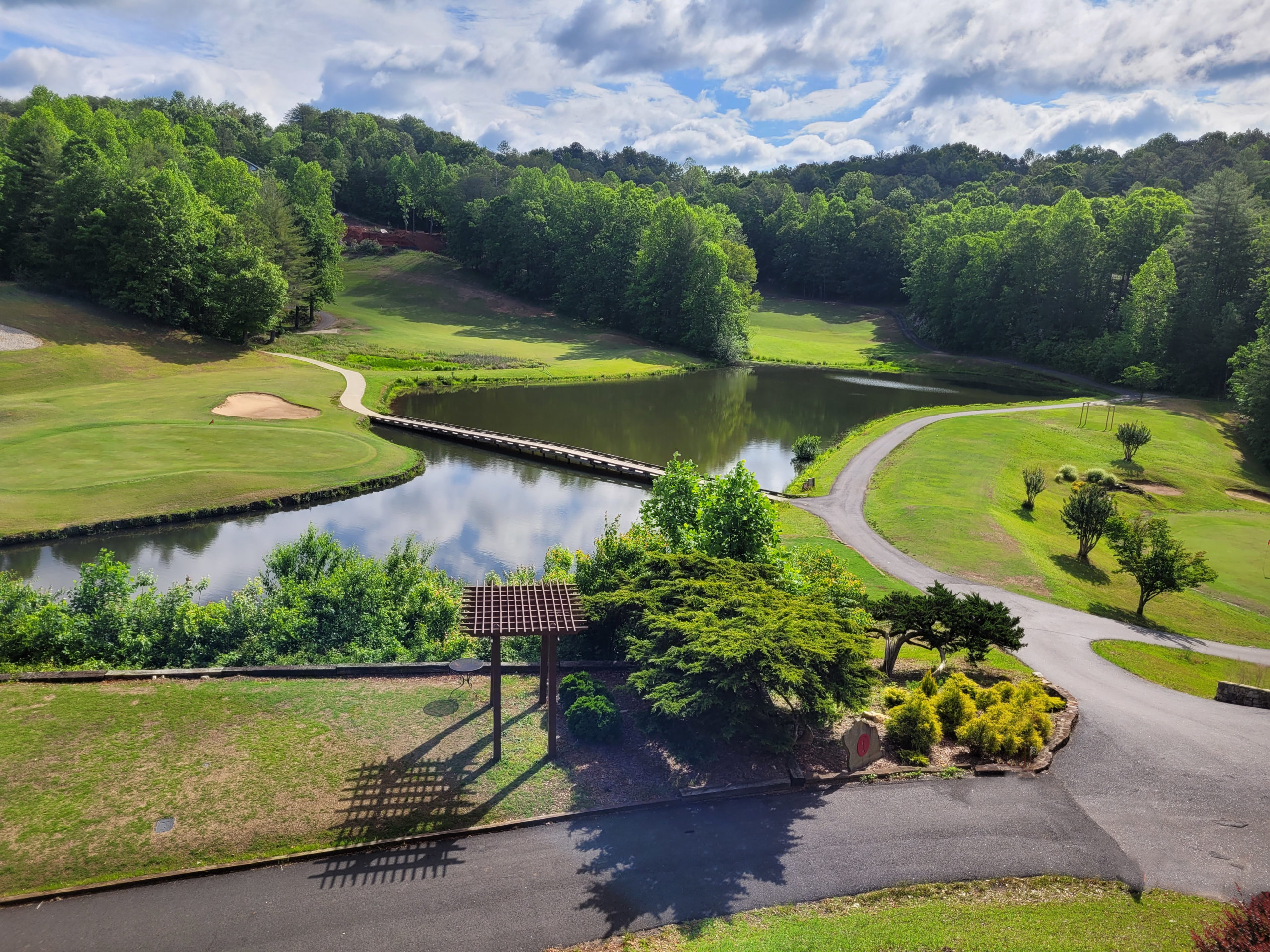 golfers-find-magnificent-mountain-golf-in-north-georgia-southern-fairways